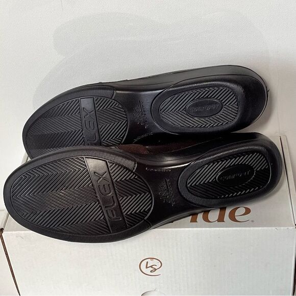 LifeStride Isabelle Wedge Slip-On - Picture 7 of 7